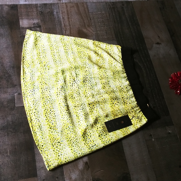 NWT Cory Mini Skirt Yellow Black Pattern - Picture 3 of 8